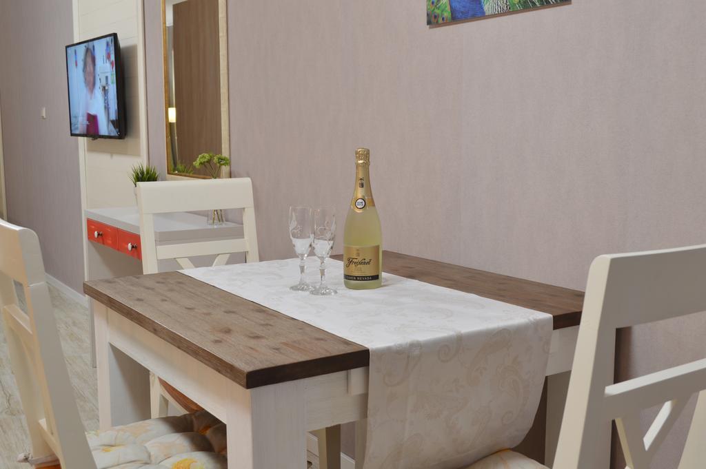 Divona Studio Roese Kamer foto